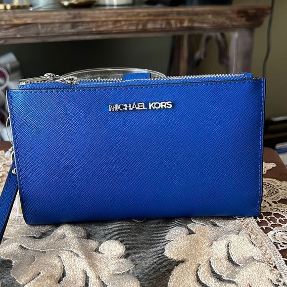 Michael Kors double zipper wallet - Picture 2 of 5